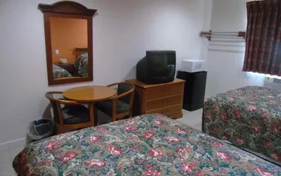 Photo 5 - Americas Express Inn