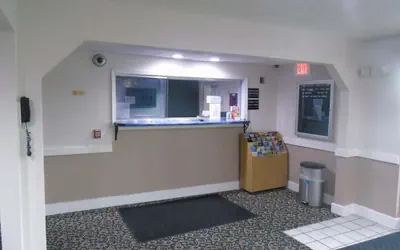 Photo 4 - Americas Express Inn