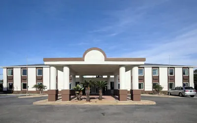 Photo 2 - Regency Inn and Suites