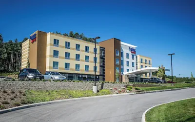 Photo 2 - Fairfield Inn & Suites Cambridge