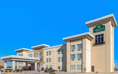 Photo 2 - La Quinta Inn & Suites by Wyndham Weatherford OK