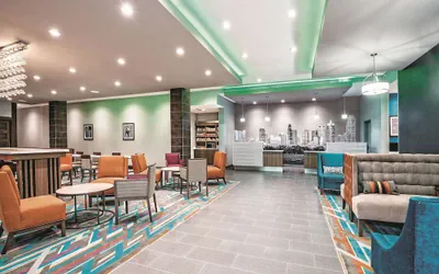 Photo 4 - La Quinta Inn & Suites by Wyndham Dallas Grand Prairie North