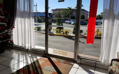 Photo 4 - Parkway Inn Airport Motel Miami