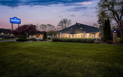 Photo 2 - AmericInn by Wyndham Delafield-Waukesha-Milwaukee
