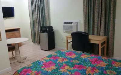 Photo 5 - Travelers Inn Clearwater