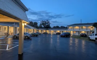 Photo 2 - Travelers Inn Clearwater
