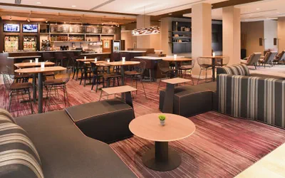 Photo 2 - Courtyard by Marriott Toledo North
