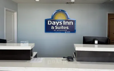 Photo 3 - Days Inn & Suites by Wyndham Colorado City/I-20