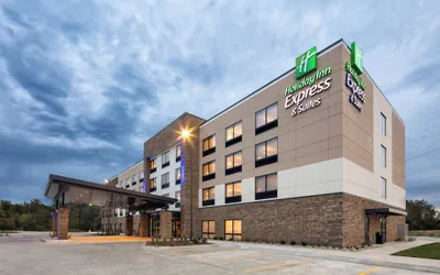 Photo 2 - Holiday Inn Express & Suites East Peoria - Riverfront by IHG
