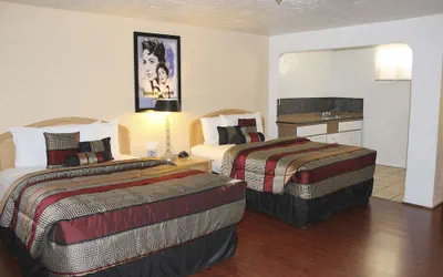 Photo 4 - El Trovatore Motel