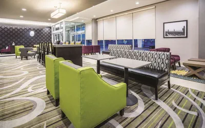 Photo 3 - La Quinta Inn & Suites by Wyndham Clifton Park/Saratoga Area