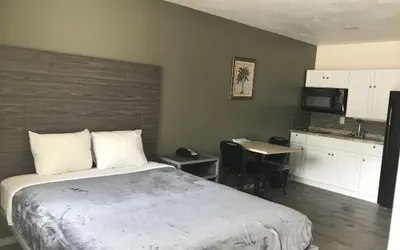Photo 4 - Paris Extended Stay Suites