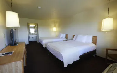 Photo 3 - Palms Inn & Suites