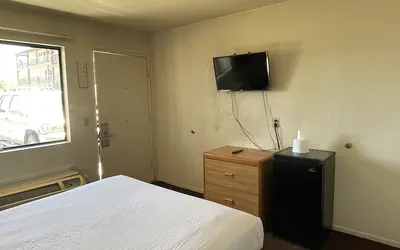 Photo 4 - Palms Inn & Suites