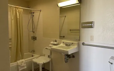 Photo 5 - Palms Inn & Suites