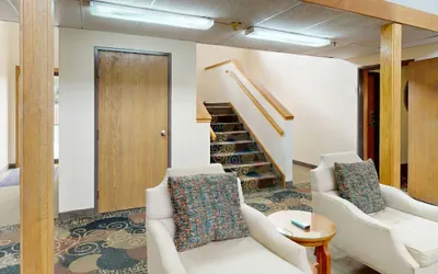 Photo 4 - Oscoda Lakeside Hotel