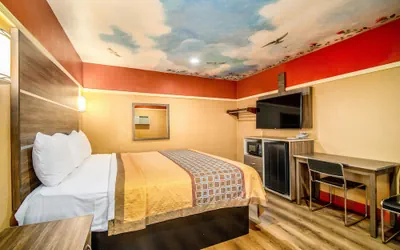 Photo 3 - Geneva Motel