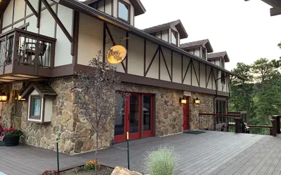 The Landing at Estes Park - Riverside Retreat