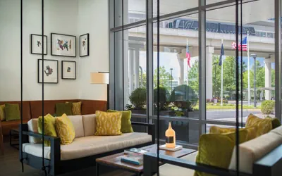 Photo 3 - Renaissance Atlanta Airport Gateway Hotel