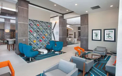 Photo 4 - Hampton Inn & Suites LAX El Segundo