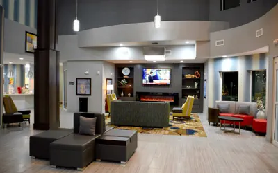 Photo 2 - Del-Mar Airport Inn & Suites