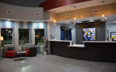 Photo 5 - Del-Mar Airport Inn & Suites