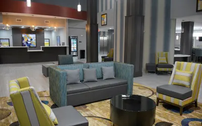 Photo 4 - Del-Mar Airport Inn & Suites
