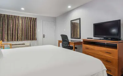 Photo 2 - Knights Inn North Richland Hills