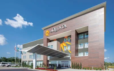 Photo 2 - La Quinta Inn & Suites by Wyndham Tulsa Broken Arrow