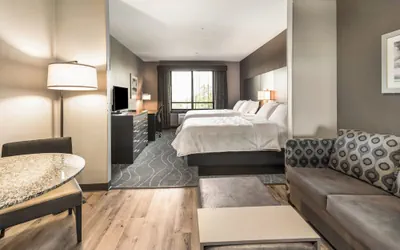 Photo 5 - Holiday Inn & Suites Silicon Valley - Milpitas by IHG