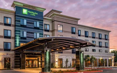 Photo 2 - Holiday Inn & Suites Silicon Valley - Milpitas by IHG