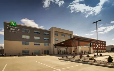 Photo 2 - Holiday Inn Express & Suites Mount Vernon by IHG