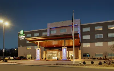 Holiday Inn Express & Suites Mount Vernon by IHG