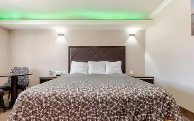 Photo 4 - Diamond Bell Inn & Suites