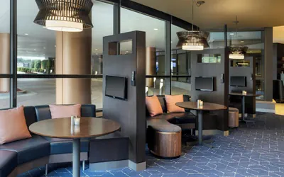 Photo 4 - Courtyard by Marriott Redwood City