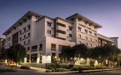 Photo 2 - Courtyard by Marriott Redwood City