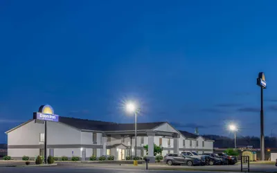 Photo 2 - Days Inn by Wyndham Grayson