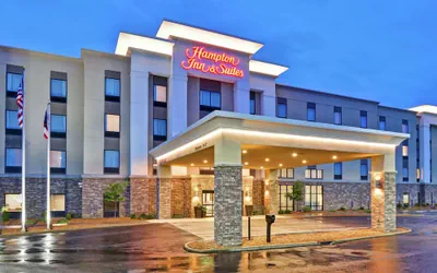Photo 2 - Hampton Inn & Suites Ashland