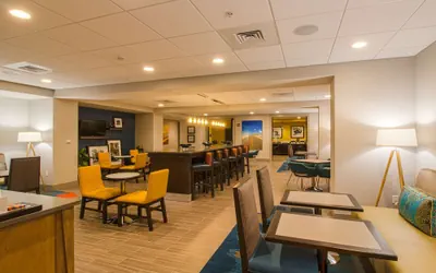Photo 2 - Hampton Inn Crestview South  I-10