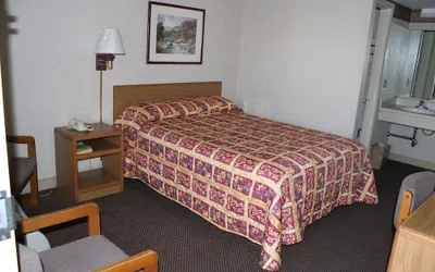 Photo 5 - Budget Host Inn Bristol