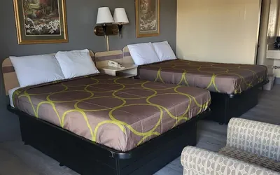 Photo 2 - Budget Host Inn Bristol