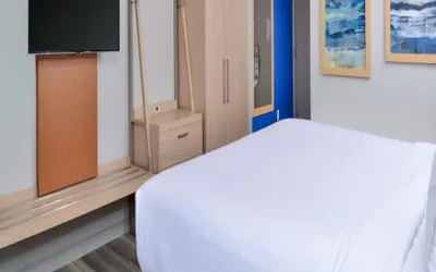 Photo 4 - Holiday Inn Express & Suites Southgate - Detroit Area by IHG