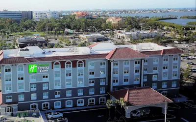 Photo 2 - Holiday Inn Express & Suites St. Petersburg - Madeira Beach by IHG
