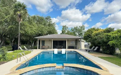 Photo 2 - Live Oaks Bed and Breakfast