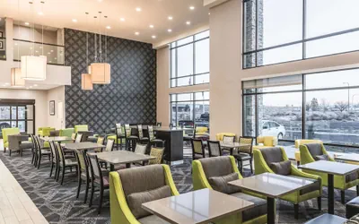 Photo 4 - La Quinta Inn & Suites by Wyndham Walla Walla