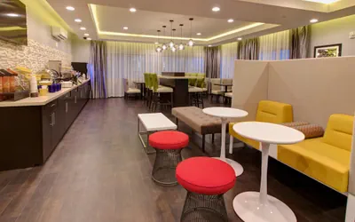 Photo 4 - Days Inn & Suites by Wyndham Port Arthur