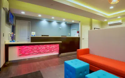 Photo 3 - Days Inn & Suites by Wyndham Port Arthur
