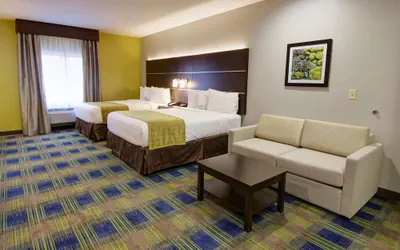 Photo 2 - Days Inn & Suites by Wyndham Port Arthur