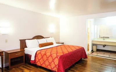 Photo 2 - Tropic Lodge