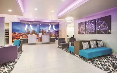 Photo 3 - La Quinta Inn & Suites by Wyndham Dallas Plano - The Colony